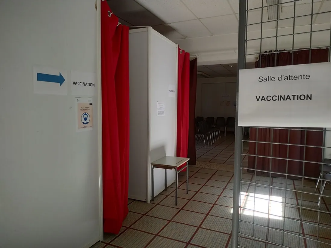 salle d'attente centre de vaccination Covid Segré groupe Milon_07 09 21_CJ